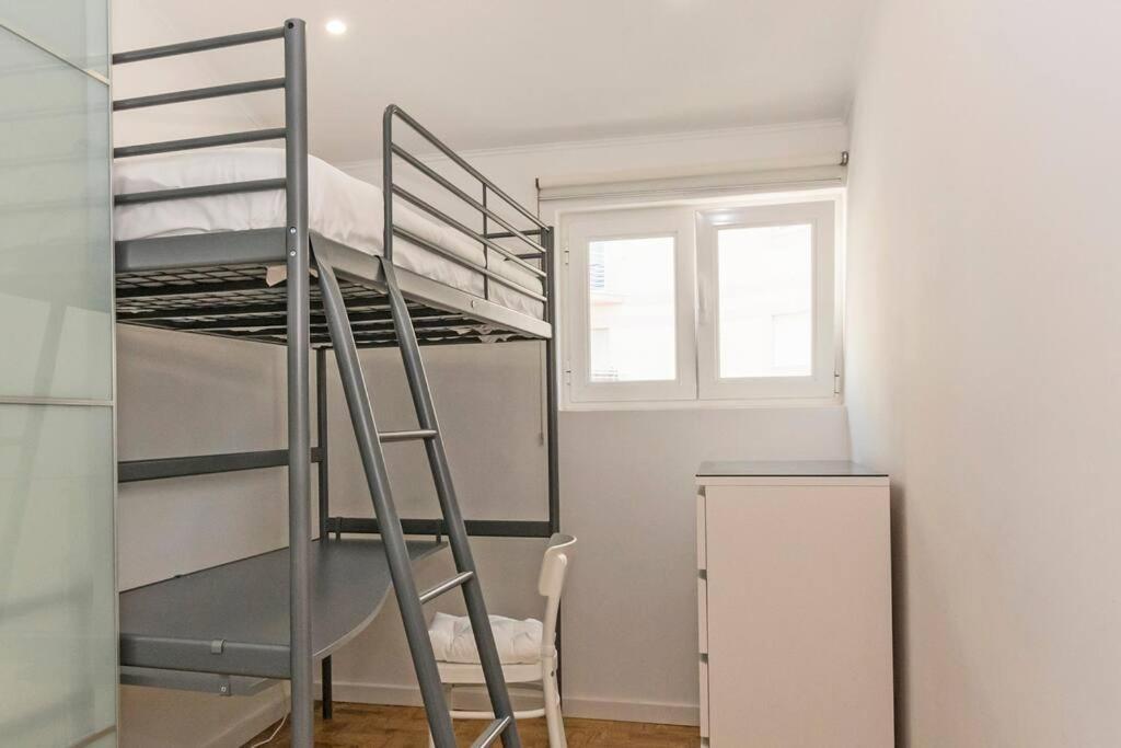 Apartment Near The Beach With Big Terrace Setúbal Eksteriør bilde